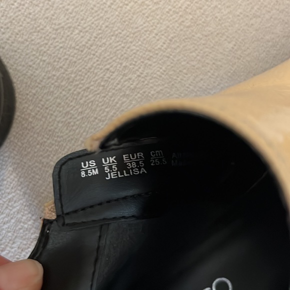 NWOT Franco Sarto Jellisa Patent Chelsea Boot in Beige - Picture 10 of 10